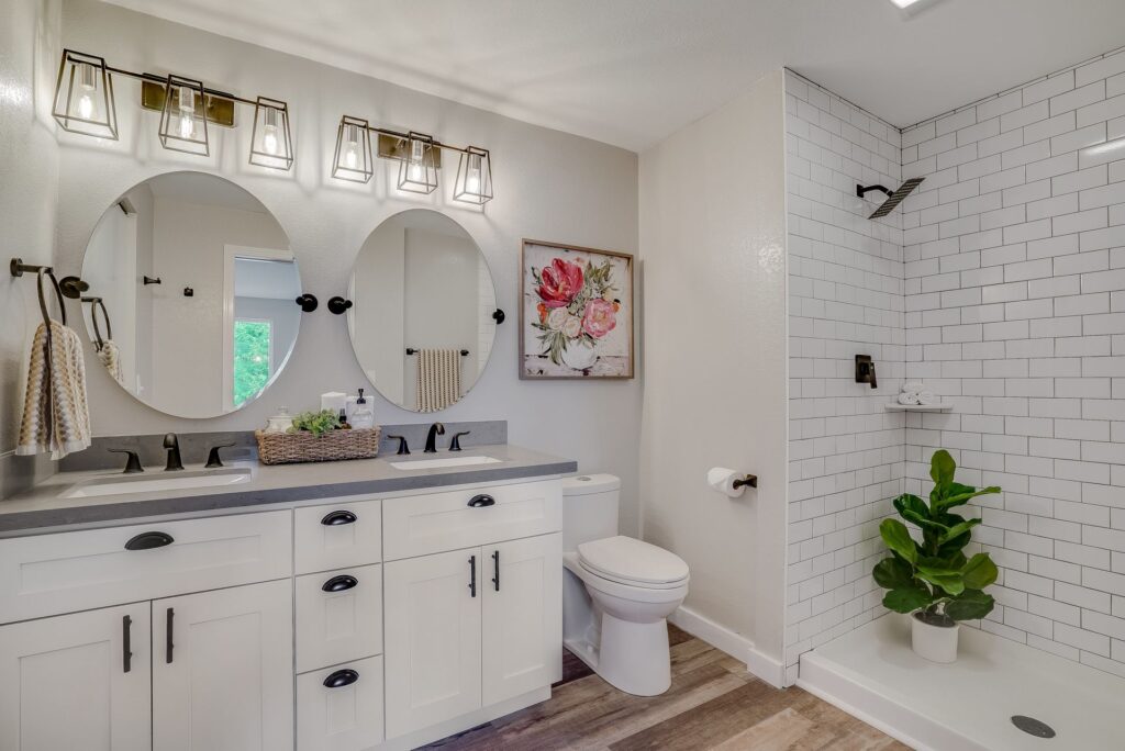 Lynnwood bathroom remodeler recommends plants in bathroom decor
